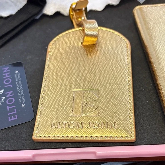Elton John Gold Accessory Set - Picture 8 of 12
